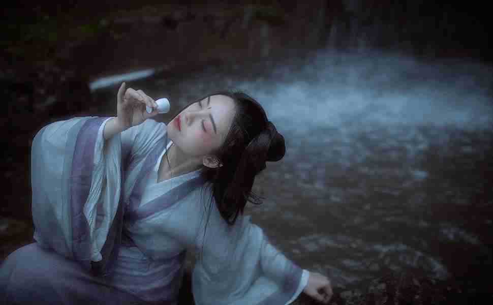 西瓜从六楼扔下竟完好无损，雷军说的“防弹涂层”到底是什么？